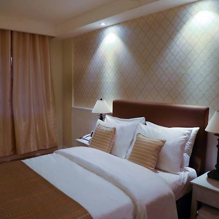 Sola Hotel Laoag Eksteriør billede