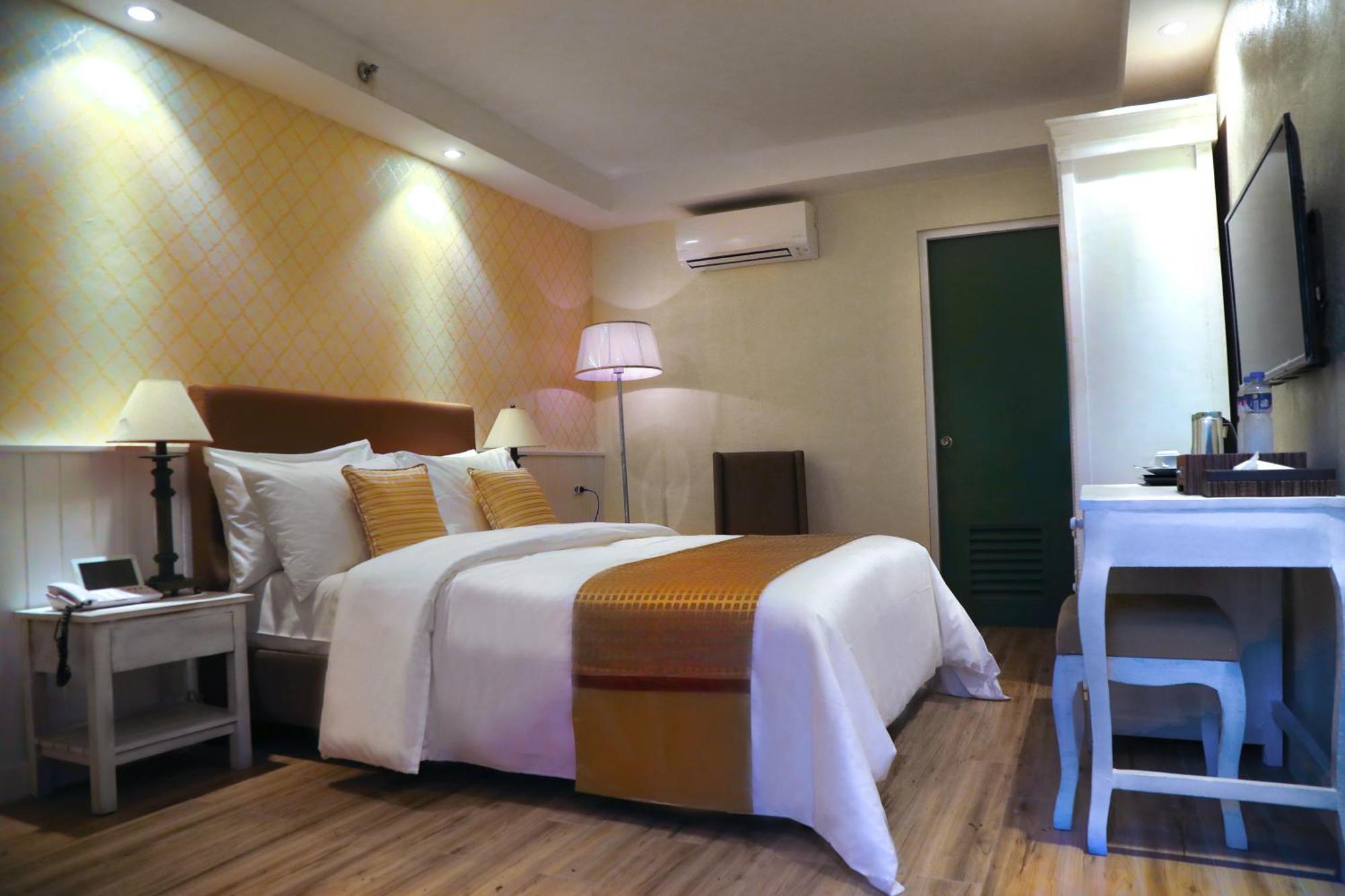 Sola Hotel Laoag Eksteriør billede